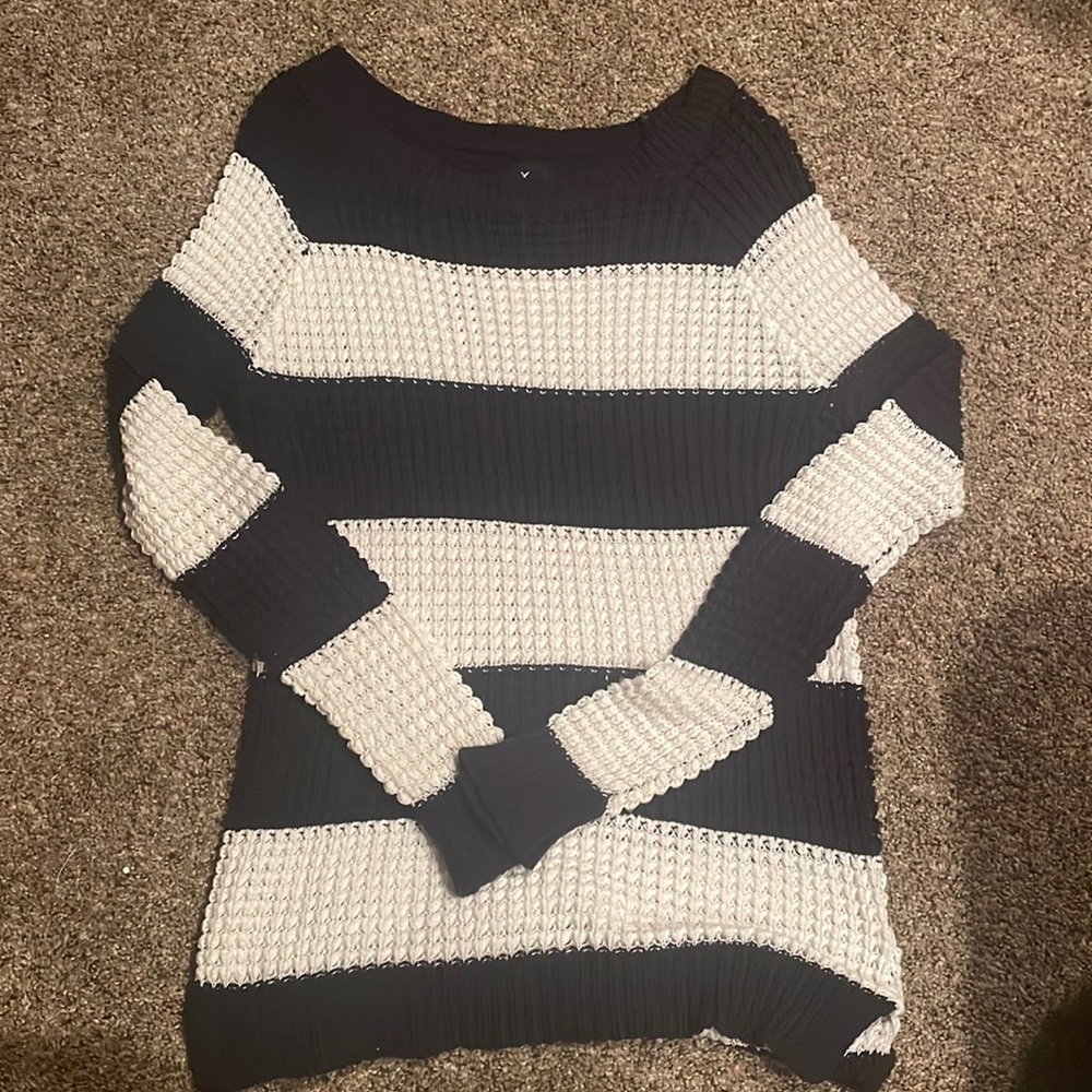 American Eagle Outfitters sweater, size medium, navy blue & white